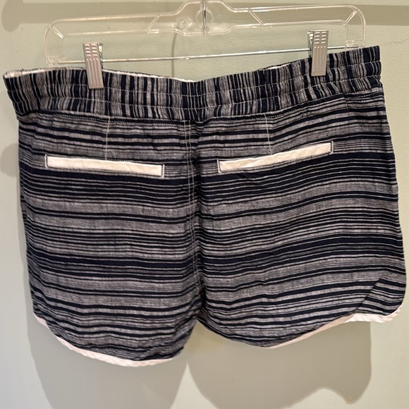 Athleta navy and white shorts with tie and elastic waist EUC - Picture 3 of 4